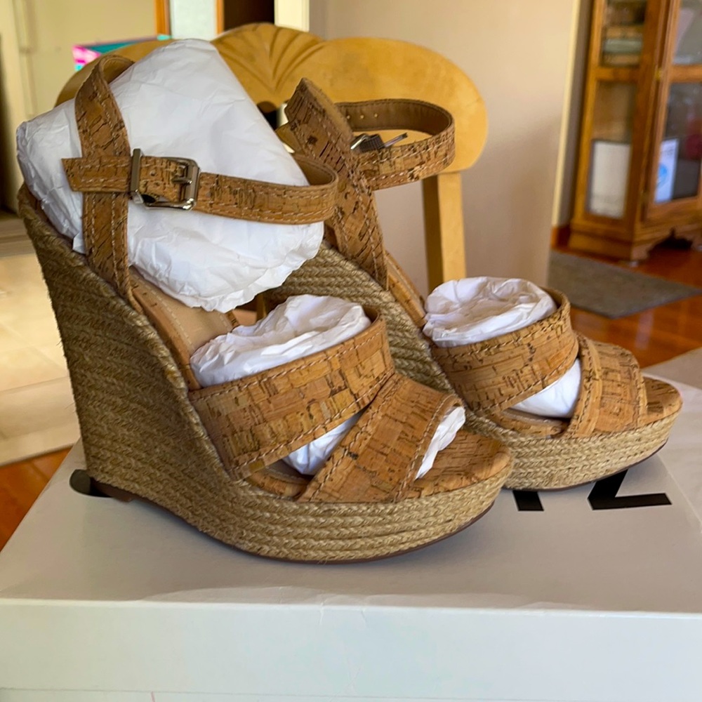 SOLD.      NIB Schutz Dorida platform wedge espadrilles 8.5